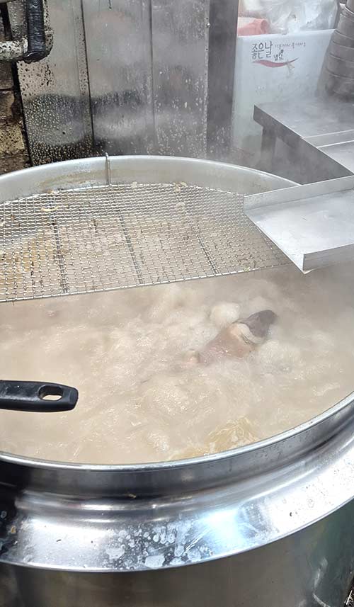 먹음직스러운 한우 곰탕