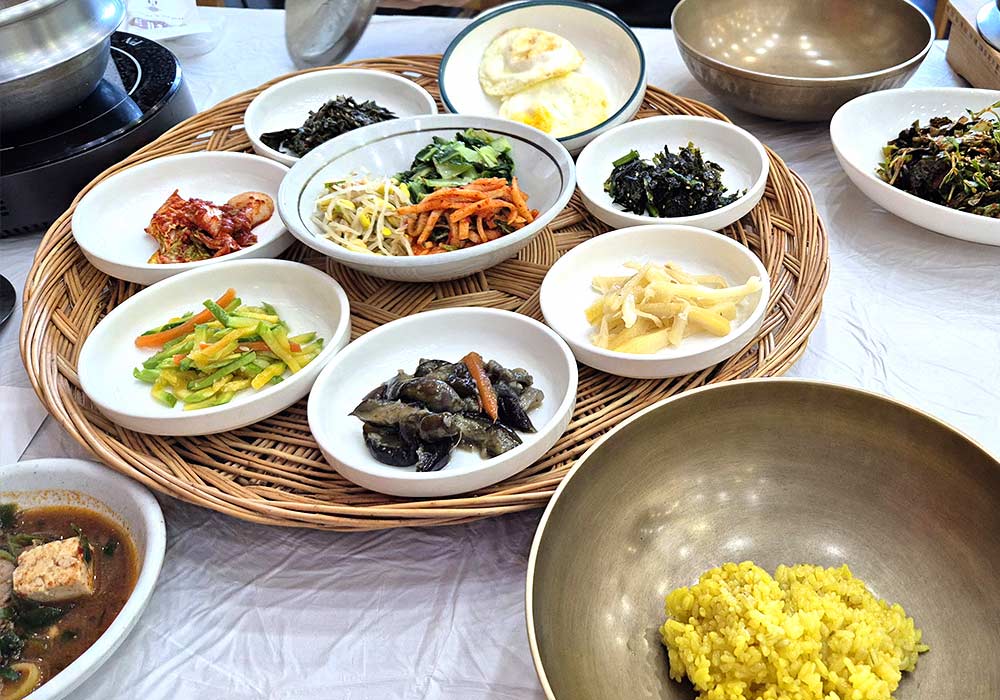 송현동 고분군 근처 양반청국장의 차돌 된장찌개 정식